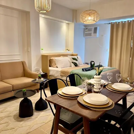Cozy Staycation Venice With Balcony Mckinley Near Bgc