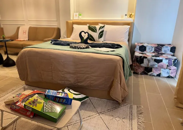 Apartment Cozy Staycation Venice With Balcony Mckinley Near Bgc Manila