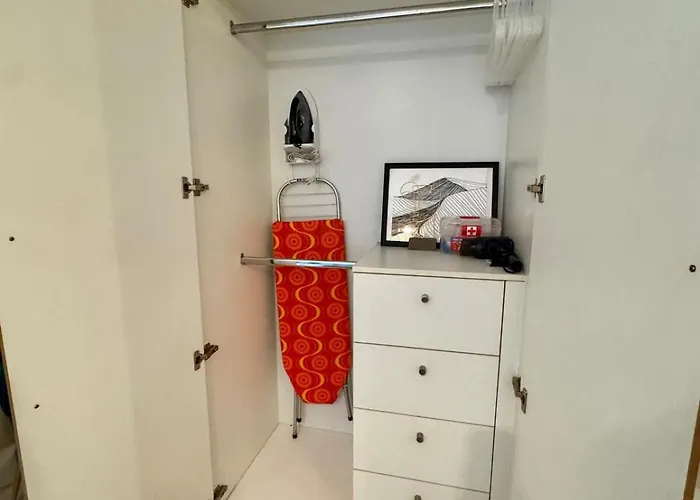 Apartment Cozy Staycation Venice With Balcony Mckinley Near Bgc *