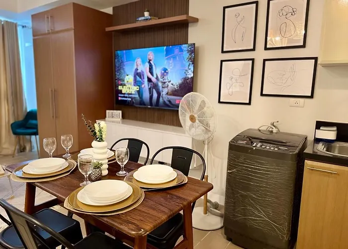 Apartment Cozy Staycation Venice With Balcony Mckinley Near Bgc *