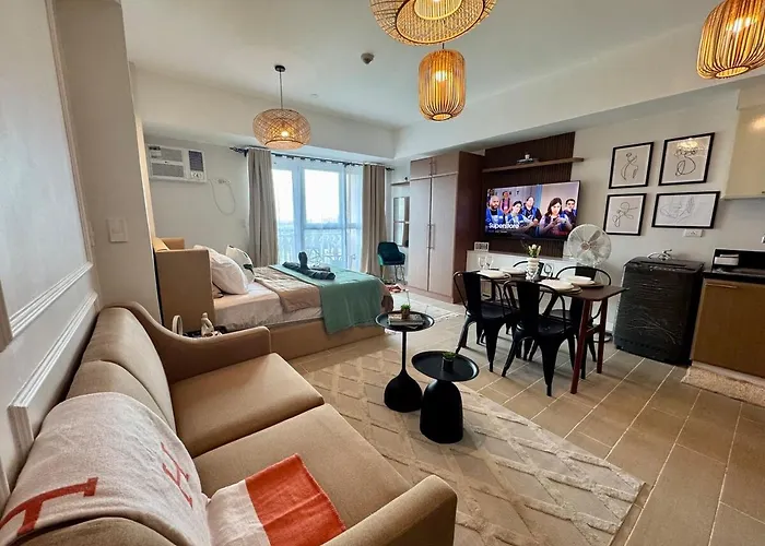 Cozy Staycation Venice With Balcony Mckinley Near Bgc