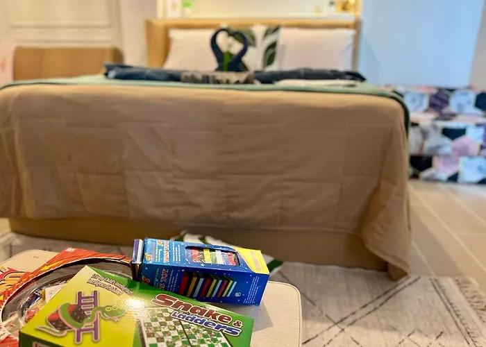 Cozy Staycation Venice With Balcony Mckinley Near Bgc Apartment