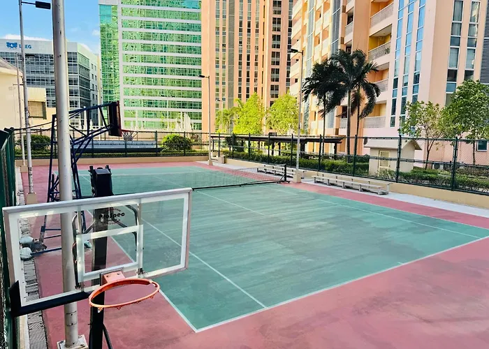 Apartment Cozy Staycation Venice With Balcony Mckinley Near Bgc