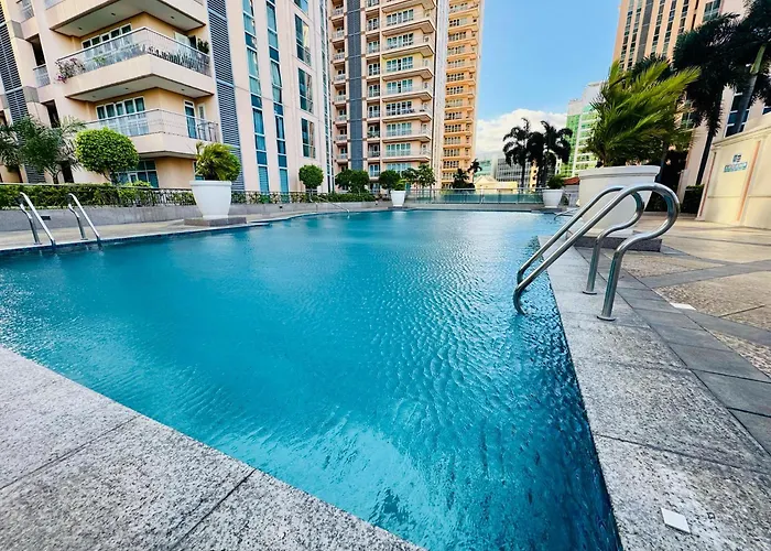 Cozy Staycation Venice With Balcony Mckinley Near Bgc