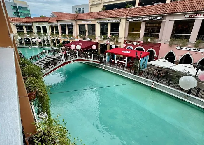 Apartment Cozy Staycation Venice With Balcony Mckinley Near Bgc Manila