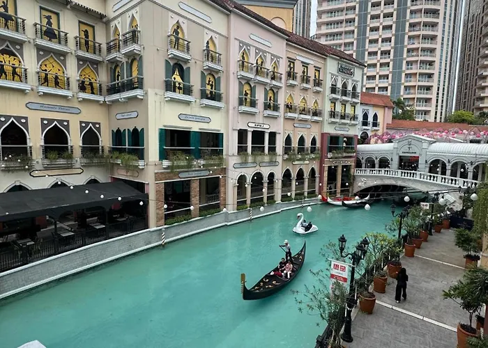 Cozy Staycation Venice With Balcony Mckinley Near Bgc Apartment