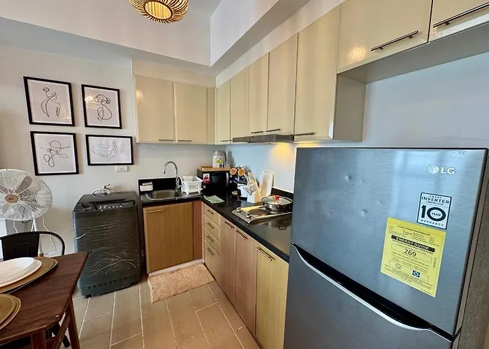 Cozy Staycation Venice With Balcony Mckinley Near Bgc Manila