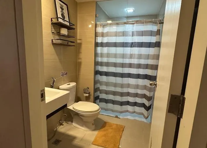 Apartment Cozy Staycation Venice With Balcony Mckinley Near Bgc